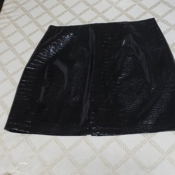 Faux-Leather Mini Skir - Picture 7 of 9